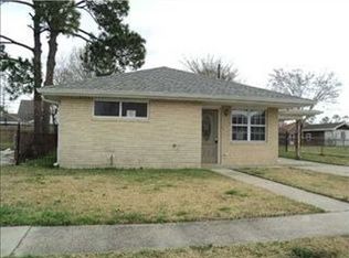 2505 Charles Dr, Chalmette, LA 70043