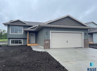 2825 S Lana Dr, Sioux Falls, SD 57106