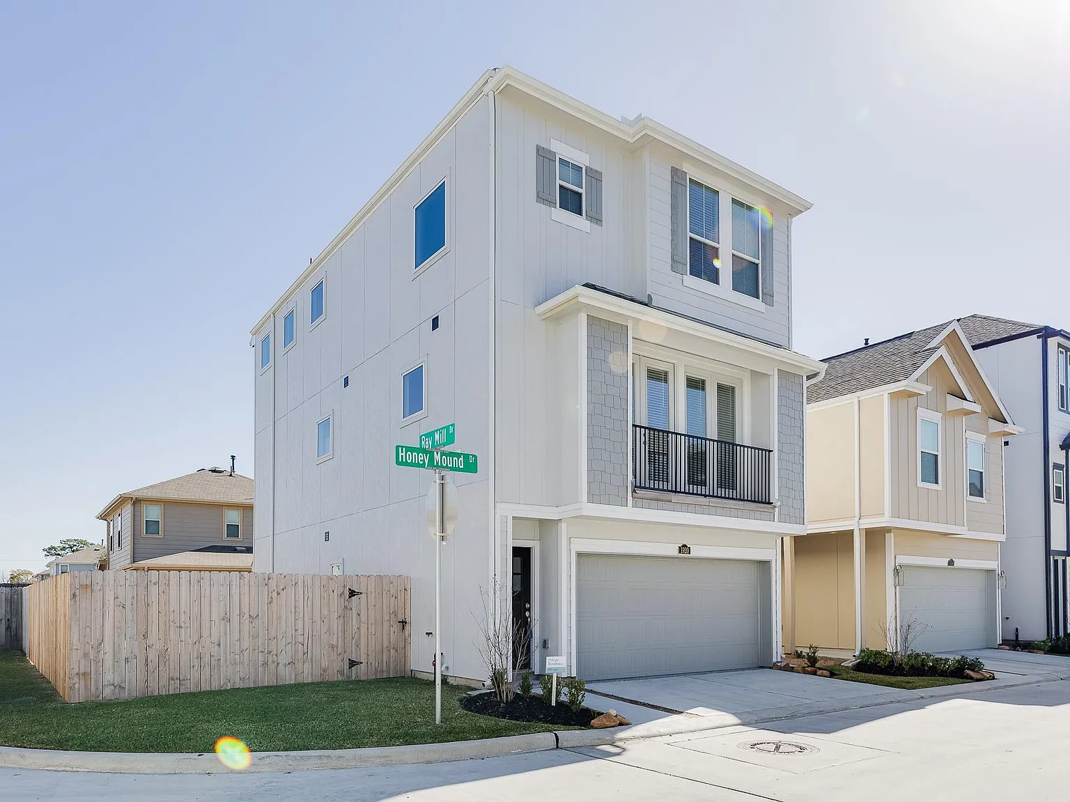 4 bed, 3.5 bath, 2454 sqft, $2,950 — Photo 1