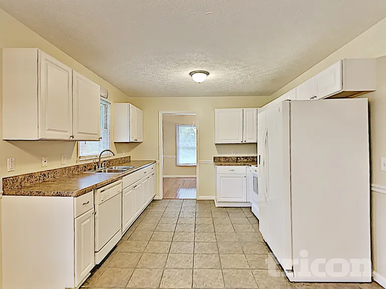 1943 Turfland Dr — Photo 9
