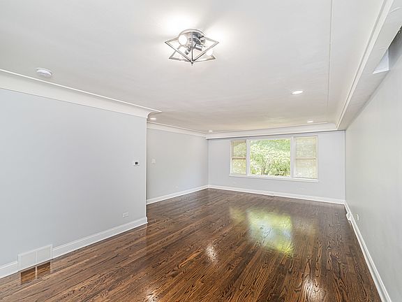 2nd image of 7530 N Oakley Ave #2