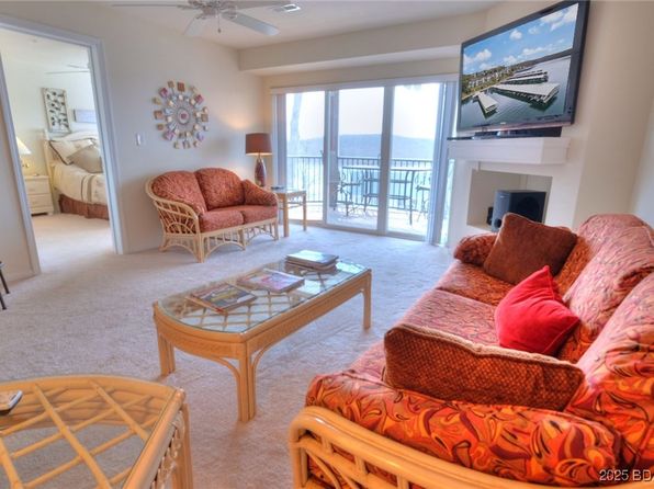 14 Park Pool Dr #1-C, Kaiser, MO 65047