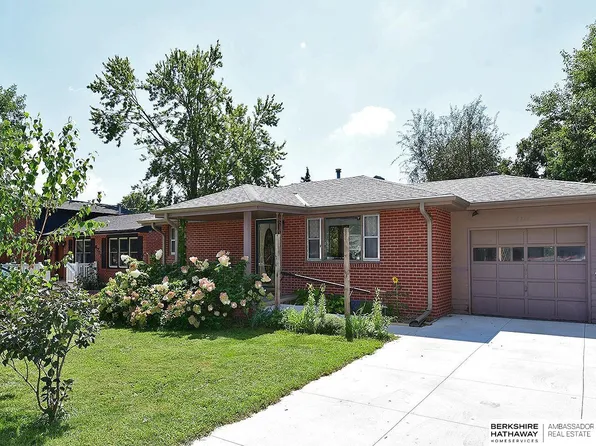 6711 Adams St, Lincoln, NE 68507