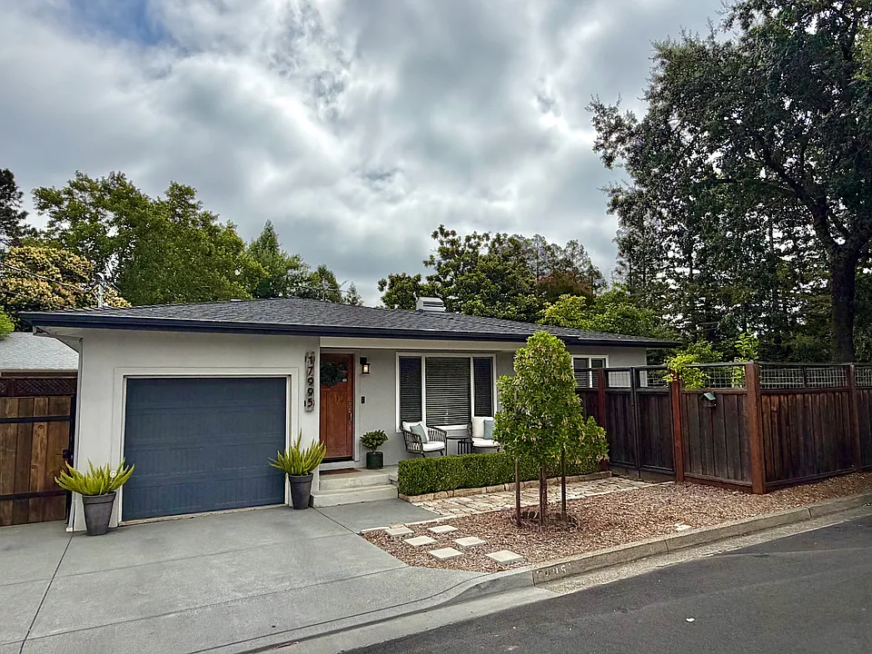 17995 Los Banos Dr