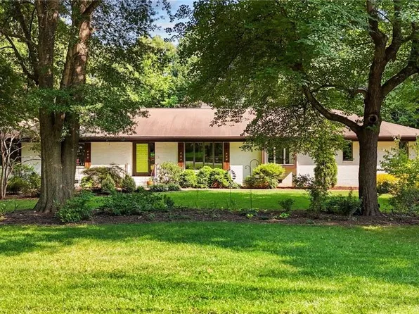 2056 Nottingham Ln, Burlington, NC 27215