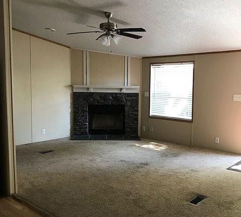 4th image of 946 Bens Ln