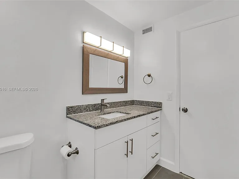 9354 SW 77th Ave #I1 — Photo 5