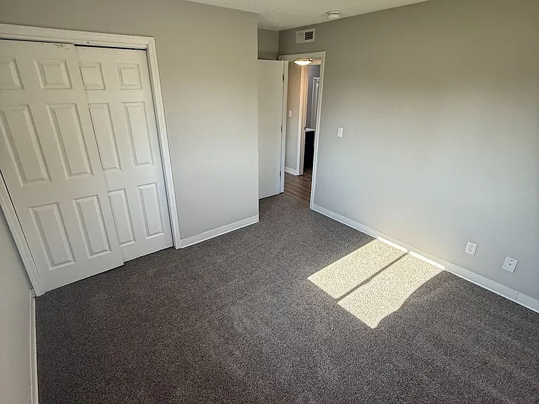1014-1028 Shagbark Dr #16 — Photo 6