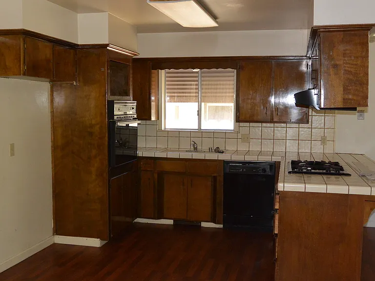 2704 W Whitendale Ave — Photo 2