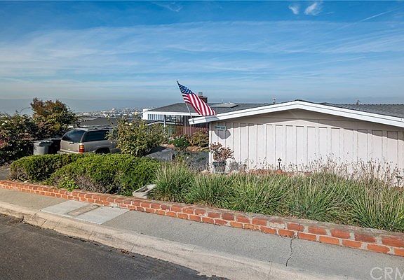 2nd image of 837 Calle Miramar