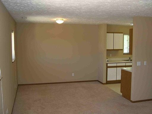 1st image of 702 Chestnut Dr APT 3
