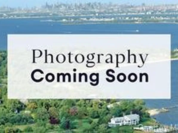 255 Delaware Avenue, Island Park, NY 11558