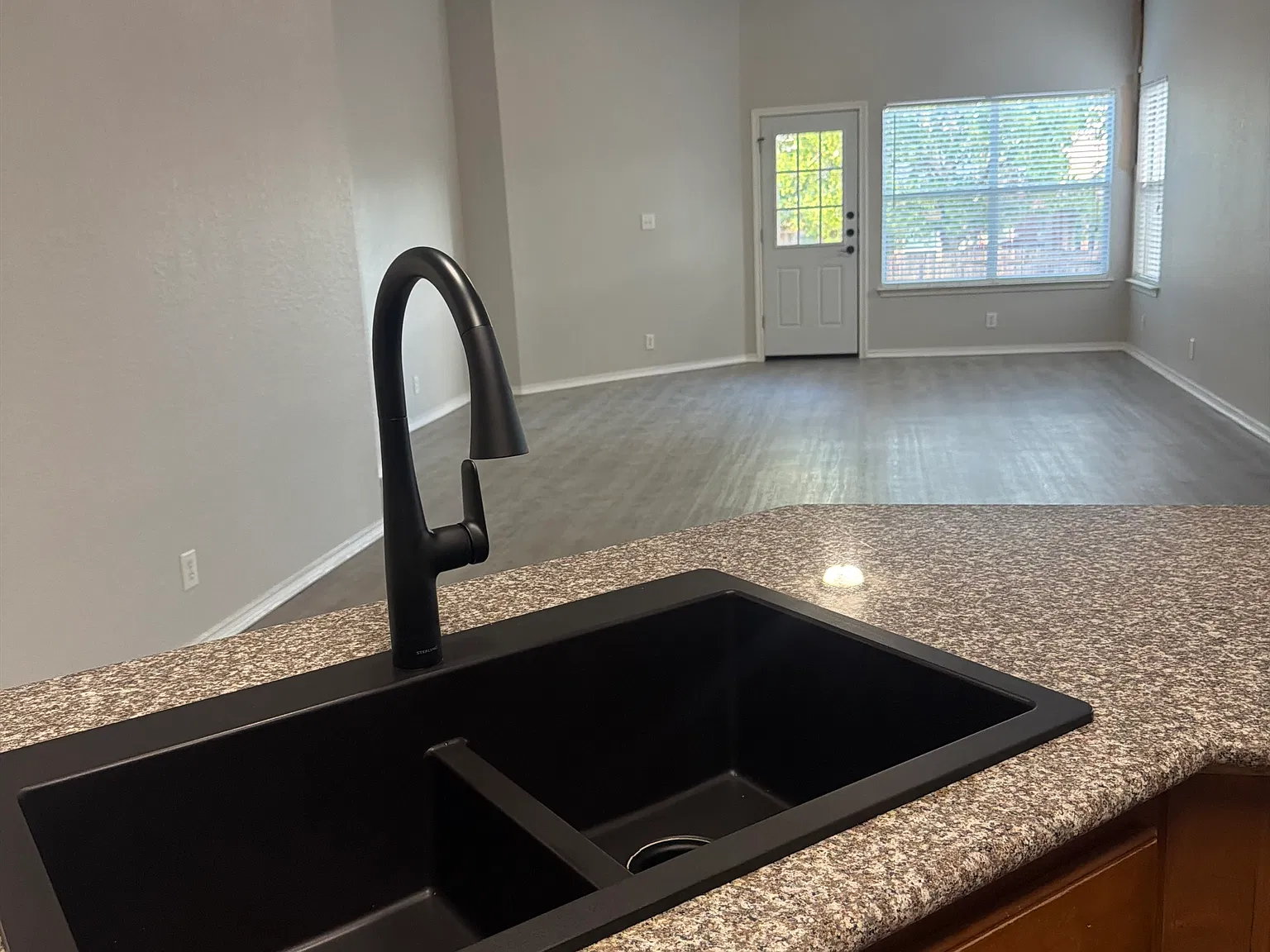4 bed, 1835 sqft, $2,195 — Photo 4