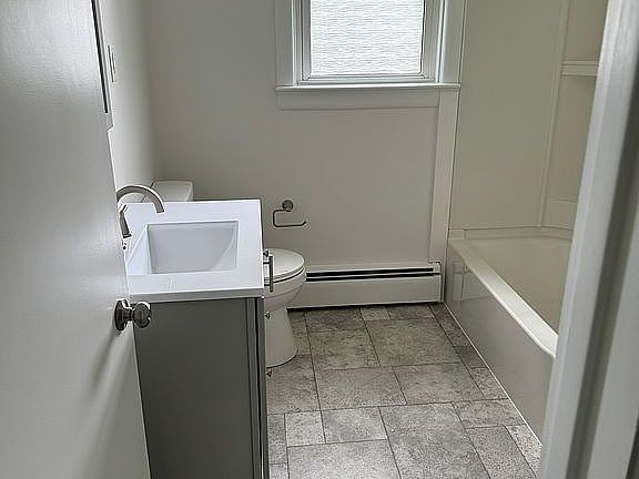 Main bathroom 