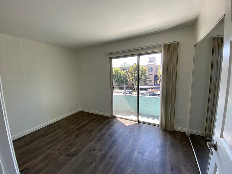 14615 Burbank Blvd #202B — Photo 15