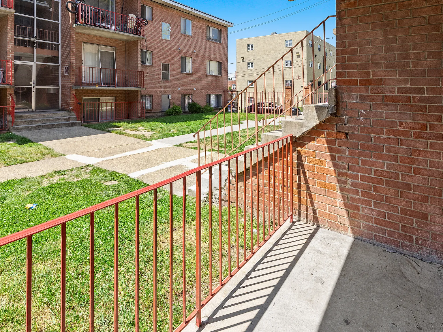 3 bed, 1.5 bath, 880 sqft, $2,100 — Photo 4