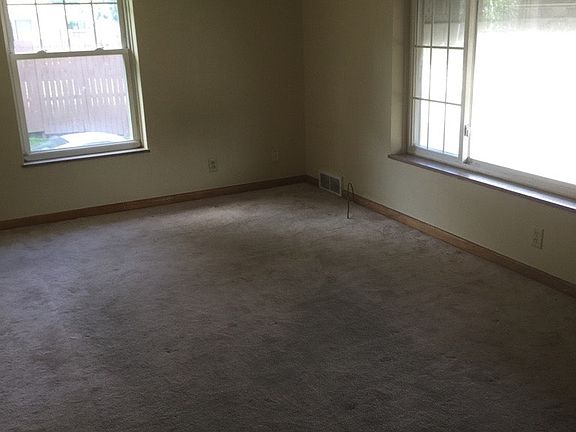 2nd image of 1535 Redwood Ave