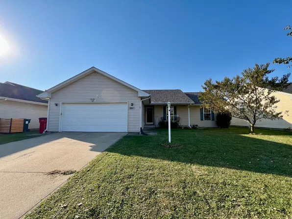 3911 Pebblebrook Ln, Champaign, IL 61822