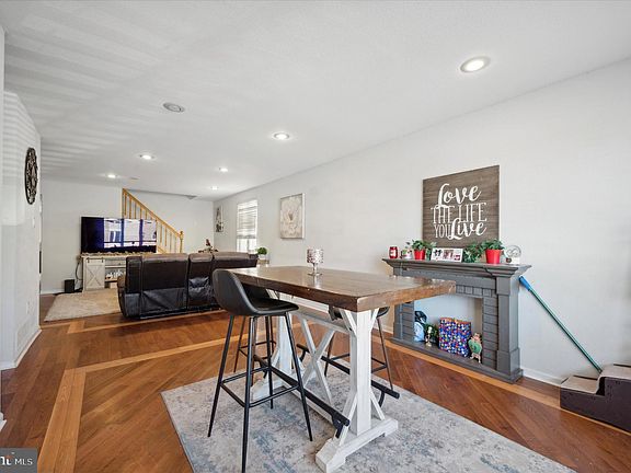 3rd image of 1196 Bartlett Pl