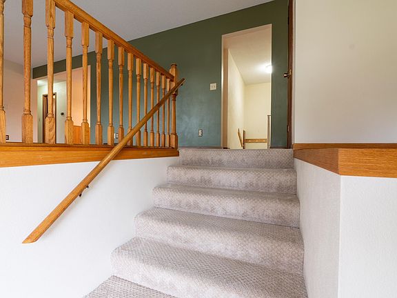 2nd image of 1416 Laurel Cir