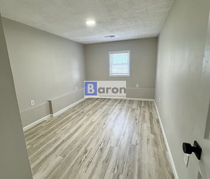 2923 Smalley Ave — Photo 14