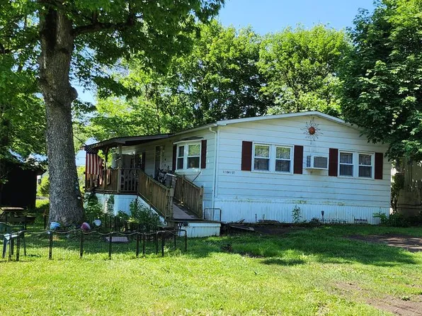 14 Oak St, Mc Veytown, PA 17051