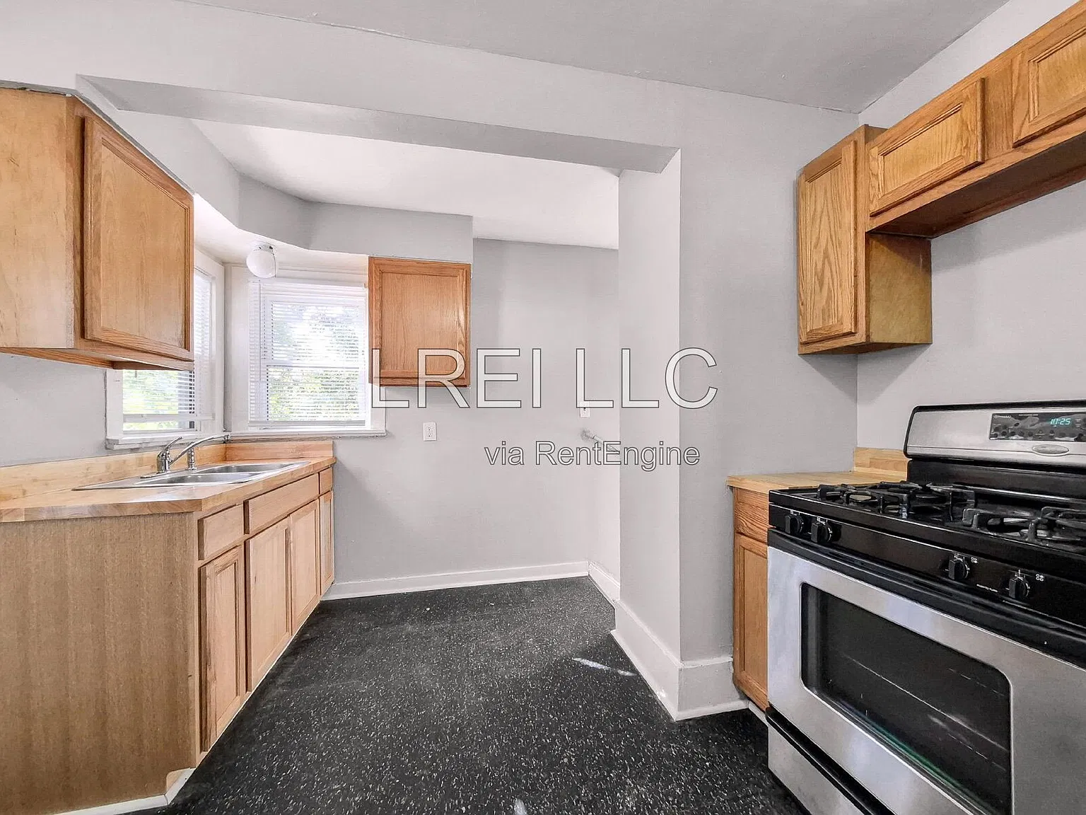 3 bed, 1.0 bath, 1356 sqft, $1,250 — Photo 3