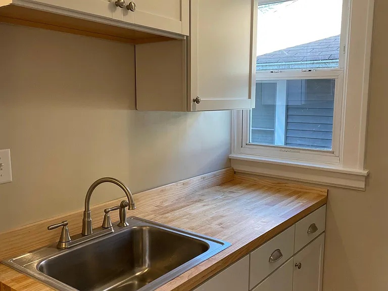 Kitchen. New cabinets