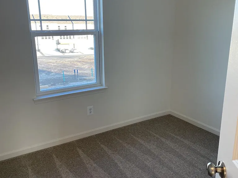 377 Hackley Dr — Photo 6