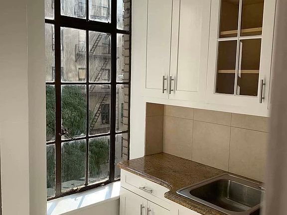 4th image of 353 W 56th St APT 4N