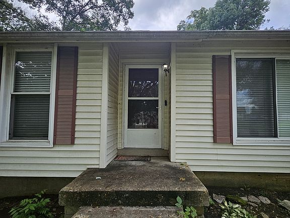 2nd image of 107 Oak Ct