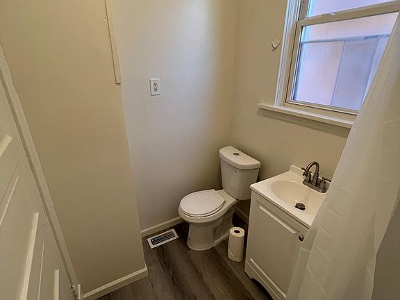 4th image of 218 Bosley St