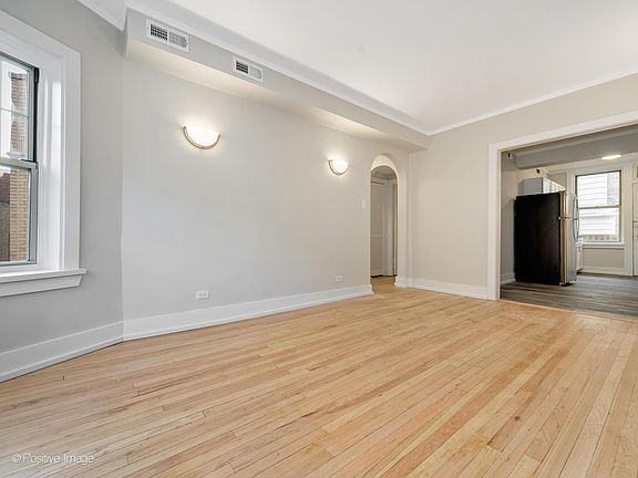 4th image of 6234 N Mozart St #2W