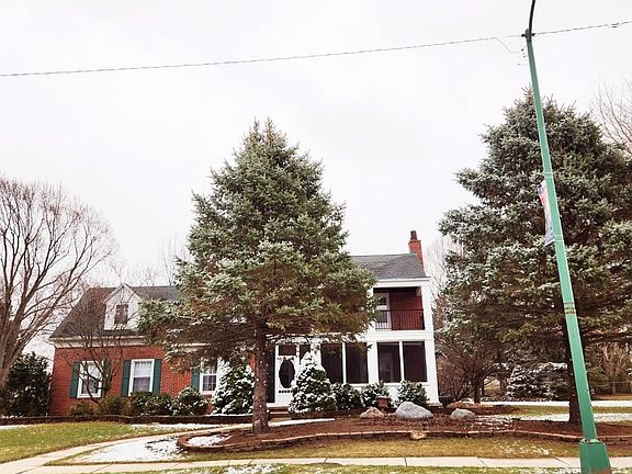 2nd image of 927 W Auglaize St