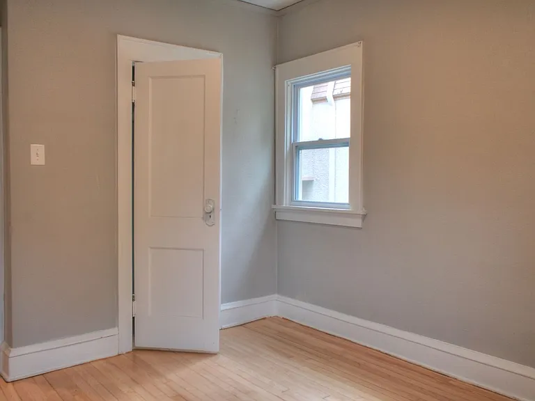 2865 N Frederick Ave — Photo 16