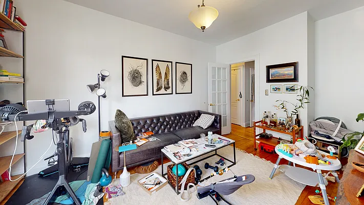 Rented by Bond New York | media 25