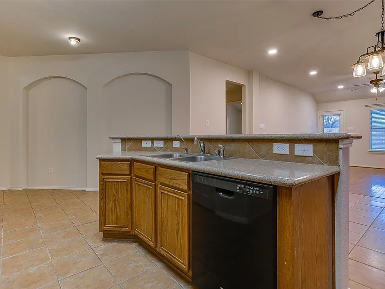 2108 Hayes St — Photo 17