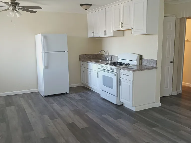 2507 Edison Ave #11 — Photo 10