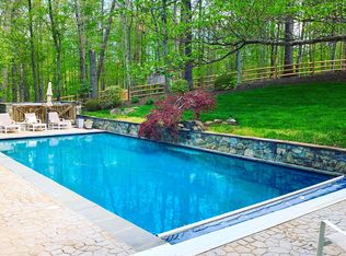 10316 Hickory Forest Dr, Oakton, VA 22124