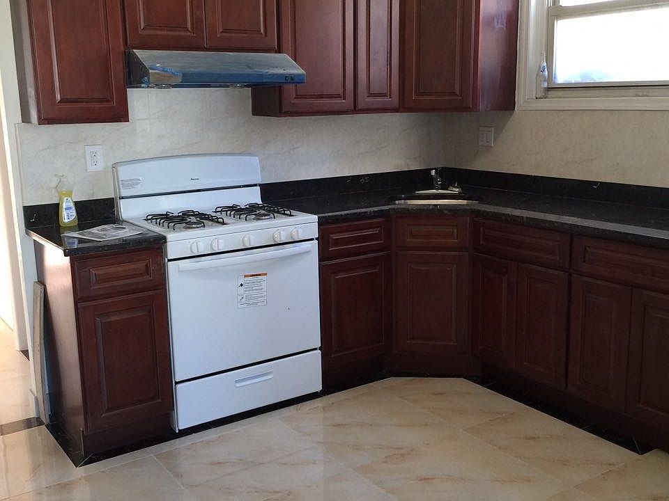 1st image of 10828 49th Ave #2FL