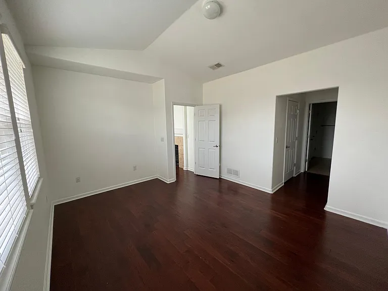 23140 York Ave — Photo 17