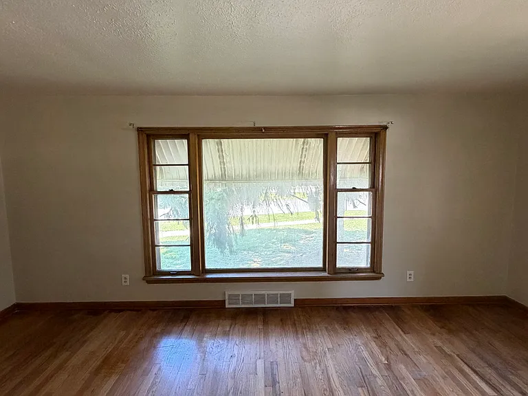 4052 Washington Park Blvd — Photo 7