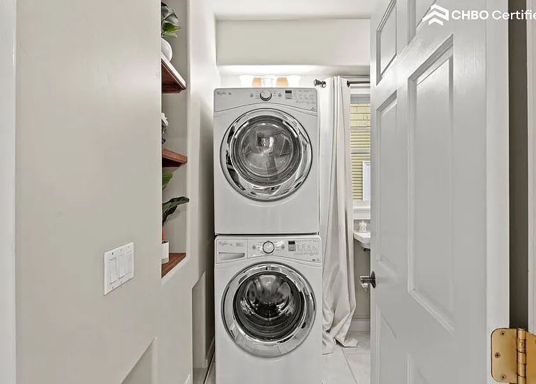 Mainfloor bathroom laundry