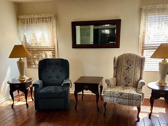4th image of 5688 Aberdeen Dr