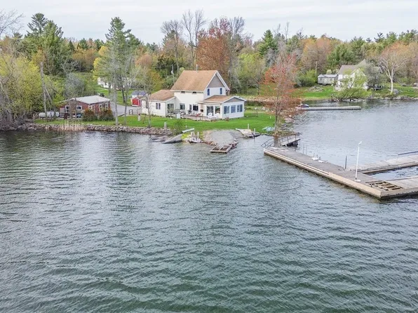 45586 Lois Ln, Wellesley Island, NY 13640