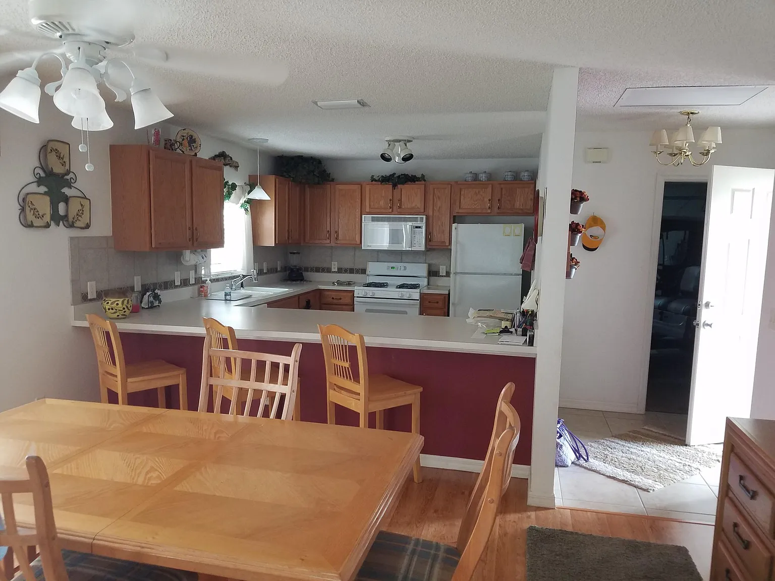 1826 Athens Ln — Photo 4