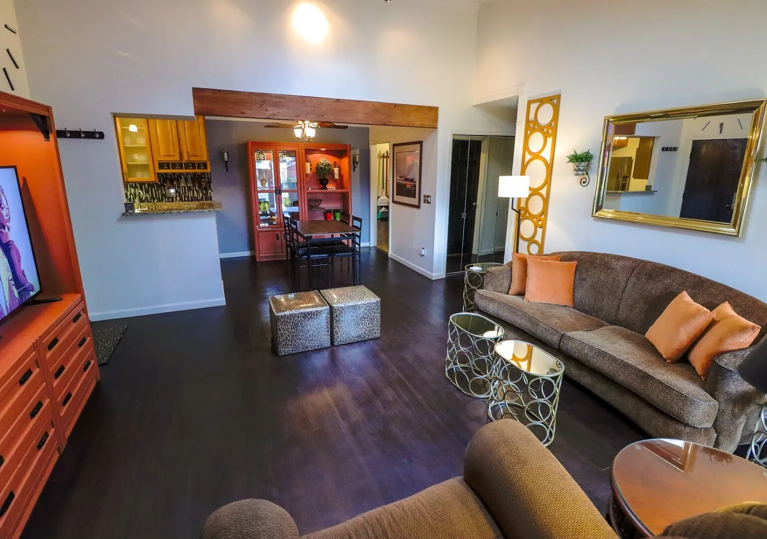 Sunny Condo w/TVs,fireplace,pool,work space,more! — Photo 4