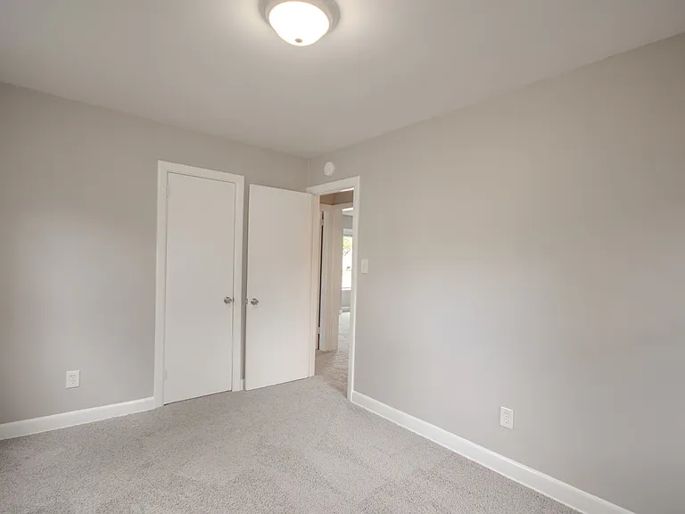 910 Roger St — Photo 13