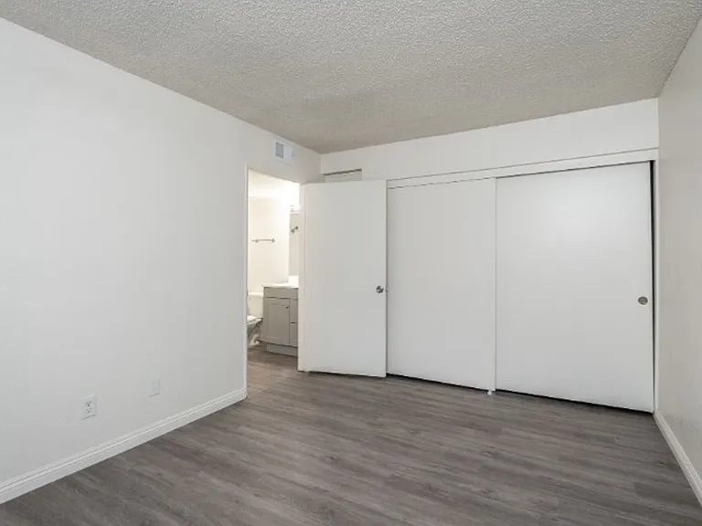 3573 Columbia Ave — Photo 13