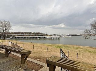 206 Oakbrook Dr, Lewisville, TX 75057